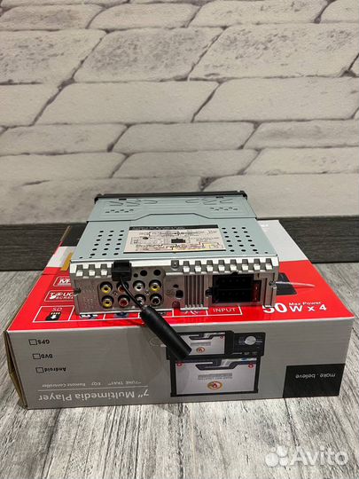 Автомагнитола с выдвижным экраном