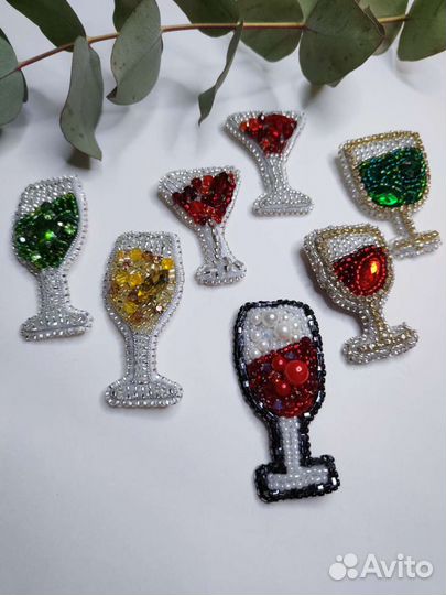 Брошь из бисера Бокальчик вина