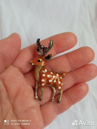 Брошь Значок Новый