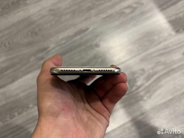 Телефон iPhone X Silver