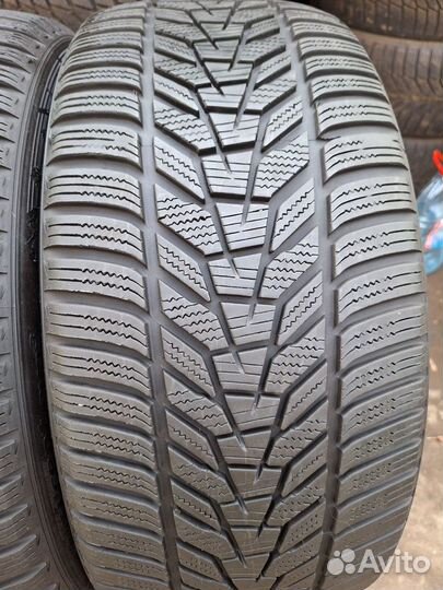 Hankook Winter I'Cept Evo 3 W330 245/40 R20 и 275/35 R20 102W