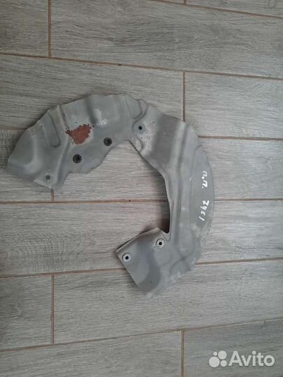 Пыльник тормозного диска BMW 7 e65/e66