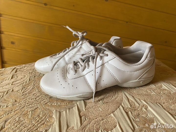 Кроссовки для чирлидинга 35 раз