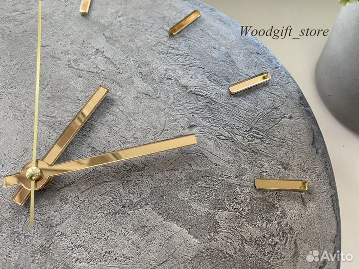 Часы с эффектом бетона