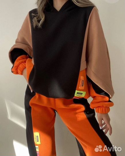 Спортивный костюм женский