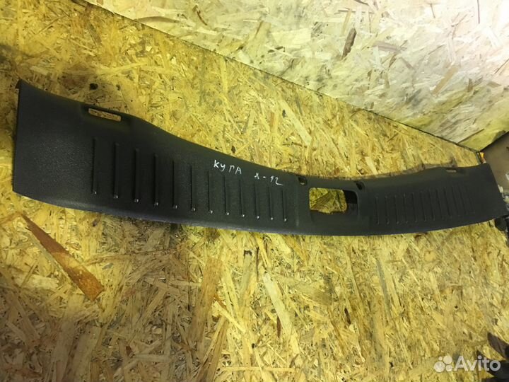 Форд Куга 1 накладка замка багажника