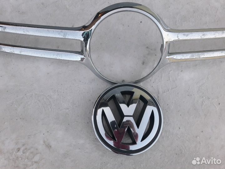 Молдинг и эмблема на решетку радиатора для тигуана