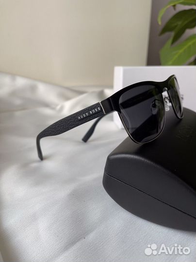 Солнцезащитные очки мужские Hugo Boss