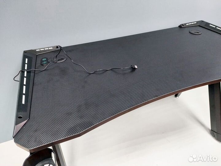 Стол геймера с подсветкой