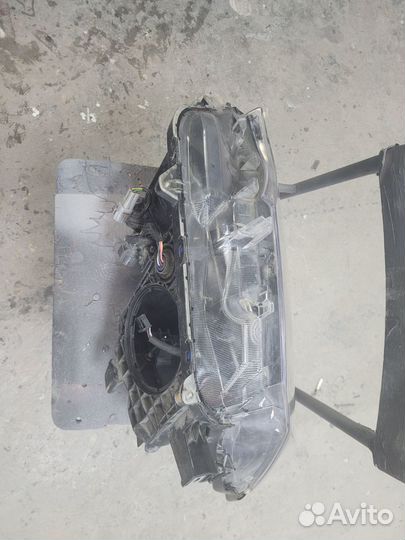 Фара левая Toyota RAV4 (2015 - н. в) LED