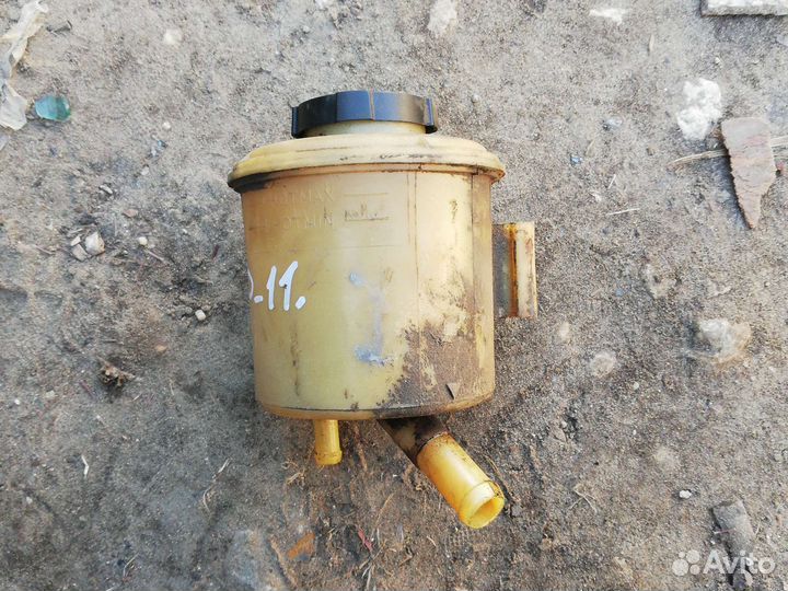 Бачок гур Ниссан Премьера Комфорт Р11