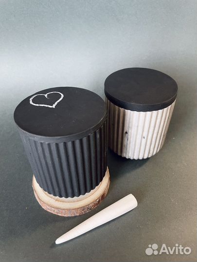 Свечи из натурального воска в черном цвте