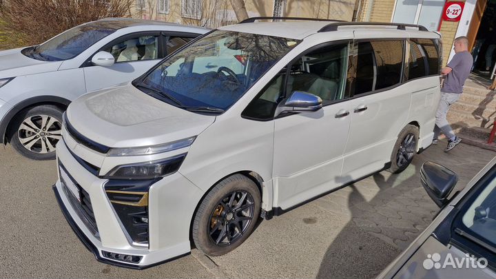 Рейлинги на крышу Toyota Voxy 80, черные