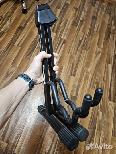 Подставка для гитары