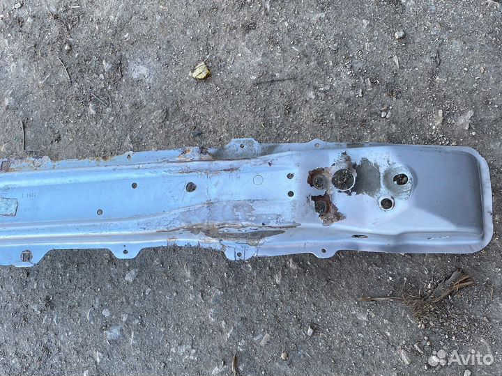 Усилитель бампера renault logan 2