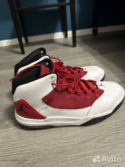 Кроссовки Jordan Max Aura White Gym Red