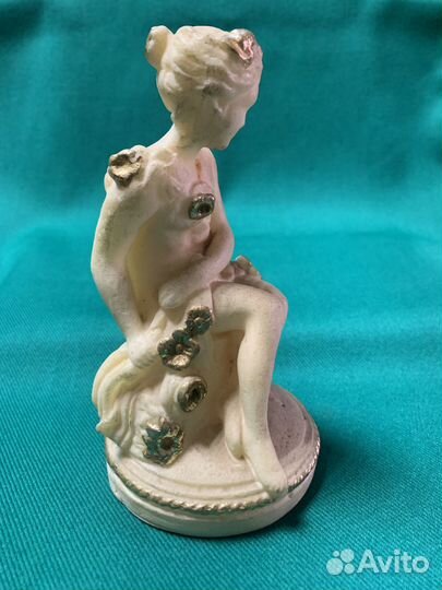 Статуэтка «Девушка с розами» 1930-х