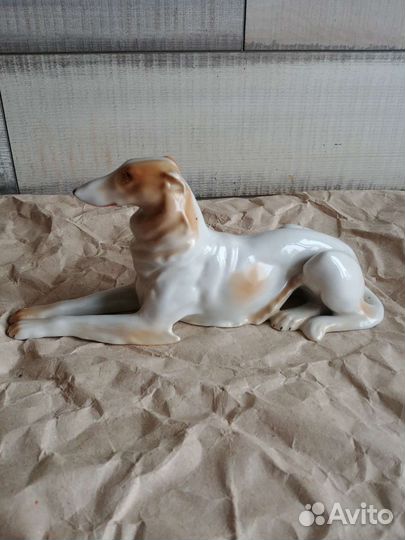 Фарфоровая статуэтка 