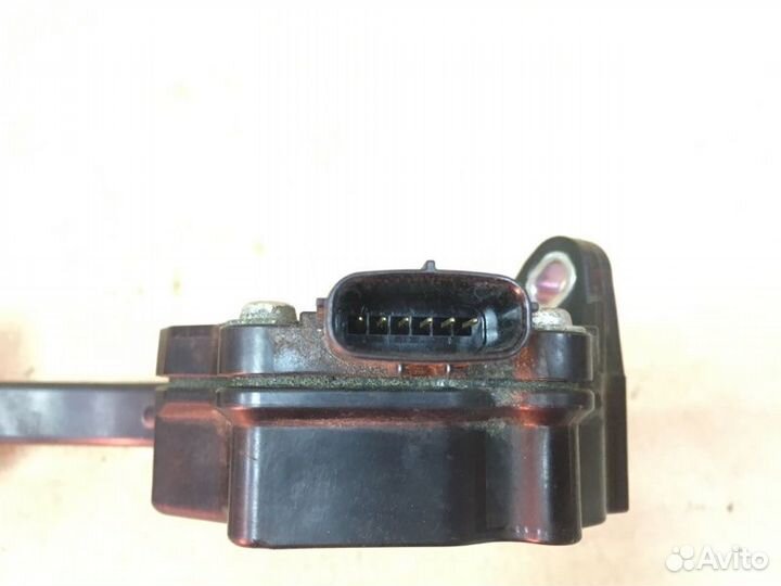 Электронная педаль газа Toyota Corolla 150