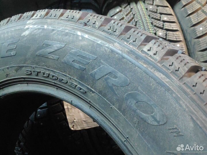 Pirelli Ice Zero 215/65 R17