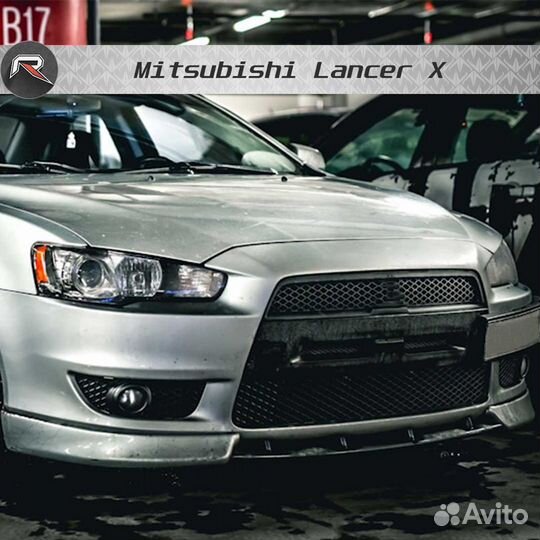 Центральная вставка между клыков Митцубиси Лансер
