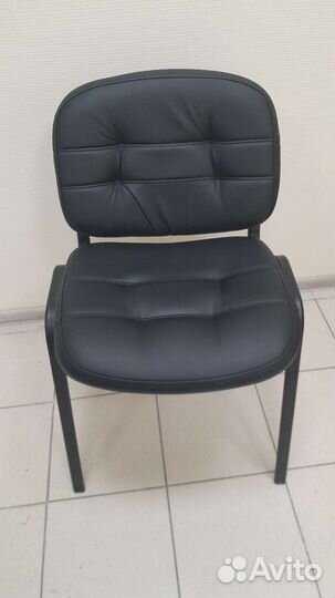 Стул из экокожи чёрного цвета