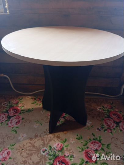 Кухонный стол