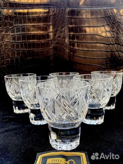 Хрустальные стопки рюмки креманки и бокалы