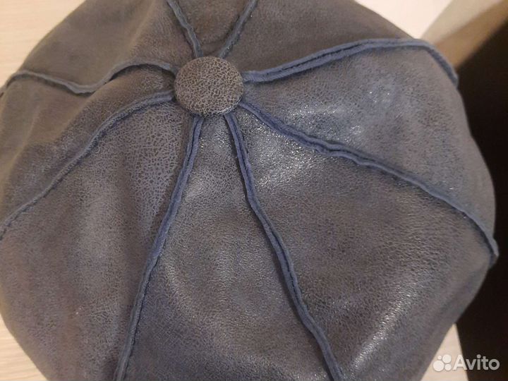 Берет новый кожаный