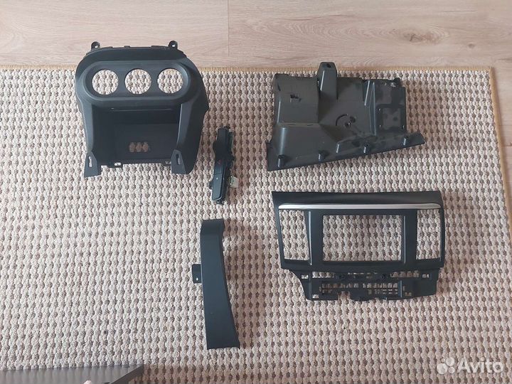 Пластик салона lanser 10