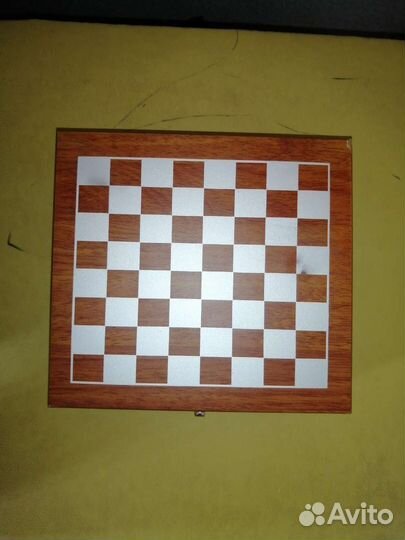 Подарочный набор с флягой и шахматы