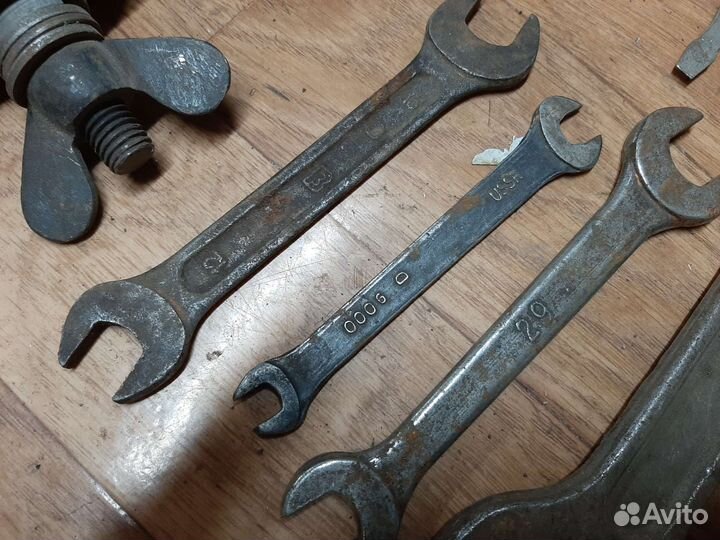 Молоток, ключи, зажимы СССР