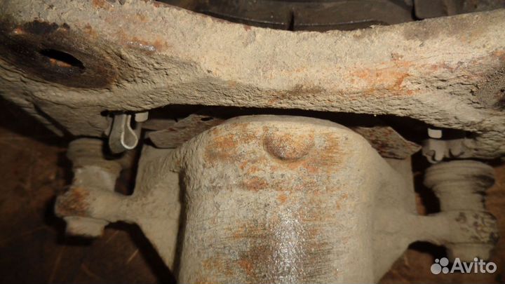 Суппорт передний левый Hyundai Sonata 4 (EF)