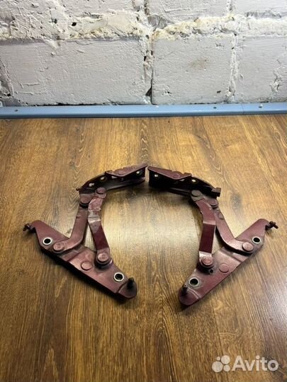 Петля крышки багажника задняя Nissan Primera P 12