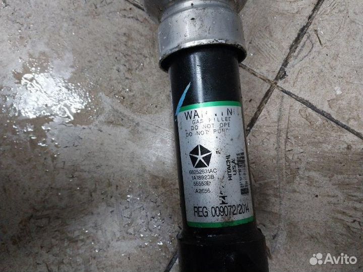 Амортизатор передний левый Jeep Grand Cherokee