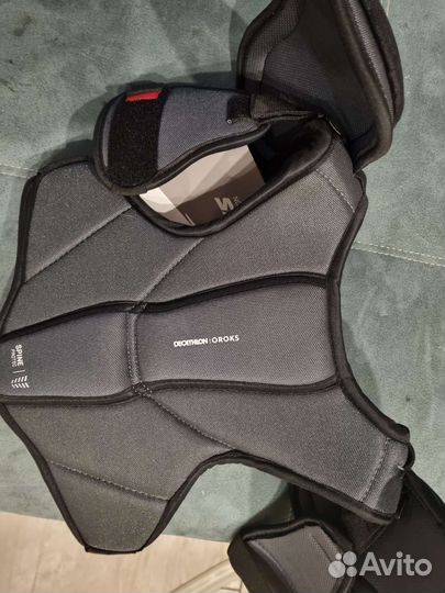 Нагрудник хоккейный детский новый