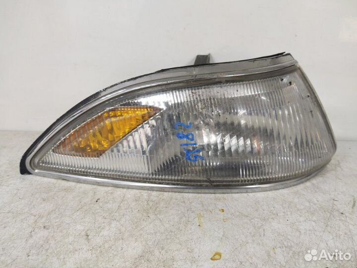 Габарит передний правый Toyota Carina Ed