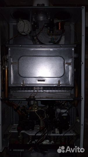 Продам котел газовый двухконтурный Ariston Genus