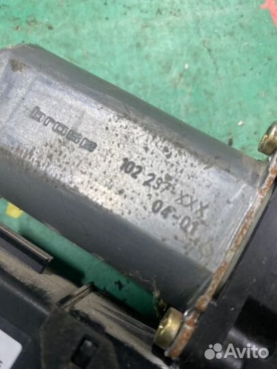 Моторчик стеклоподъемника передний правый Audi A8