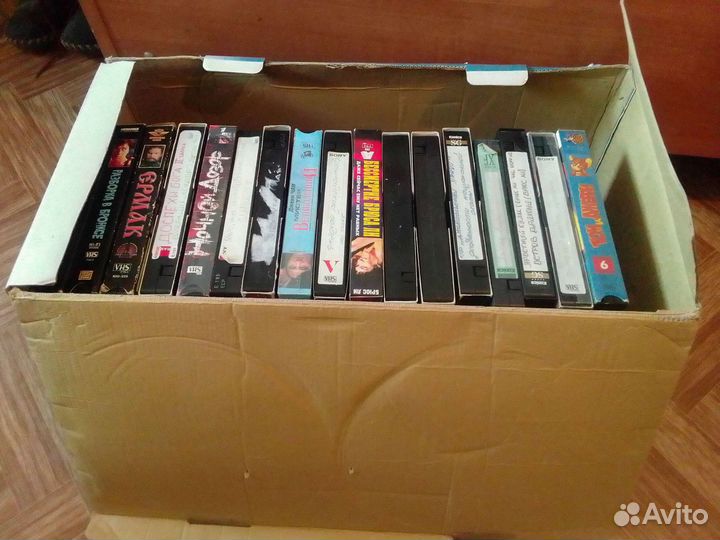 Видеомагнитофон SV-11Q и VHS кассеты