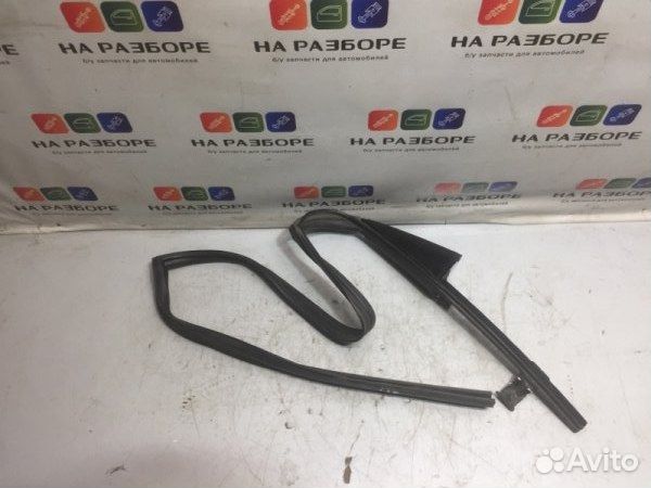 Уплотнительная резинка стекла двери Nissan Teana