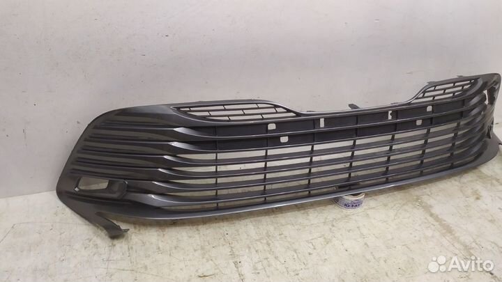 Решетка бампера передняя Toyota Camry XV70 2017
