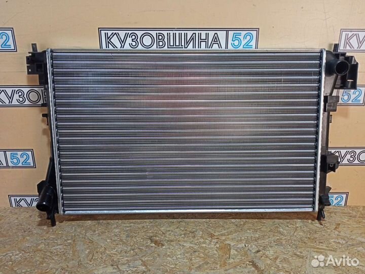 Радиатор охлаждения Opel Vectra C (01-08г)