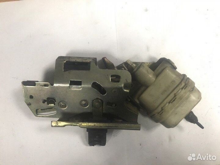 Замок крышки багажника задний Mercedes-Benz