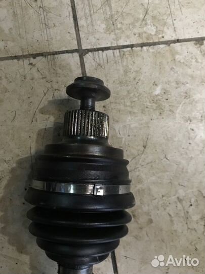 Привод передний правый Audi A4 cdnf 2010