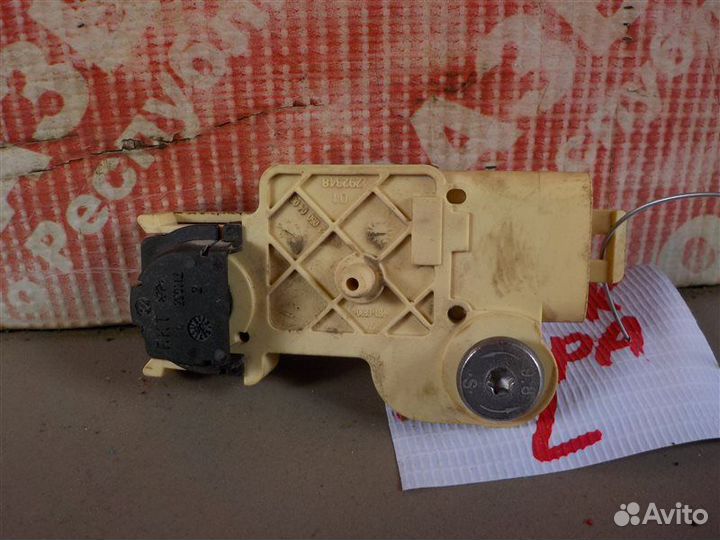 Датчик удара левый Opel Astra-H хэтчбек Z20LER