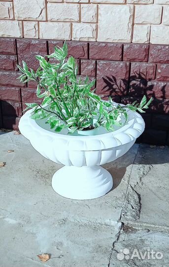 Бетонные вазоны