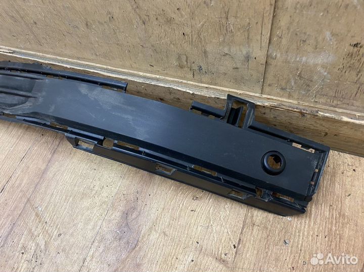 Решётка в бампер правая Volkswagen Transporter T6