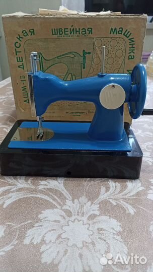 Детская швейная машинка времен СССР