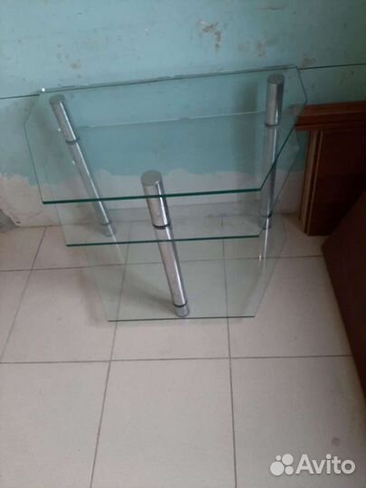 Журнальный стол стеклянный